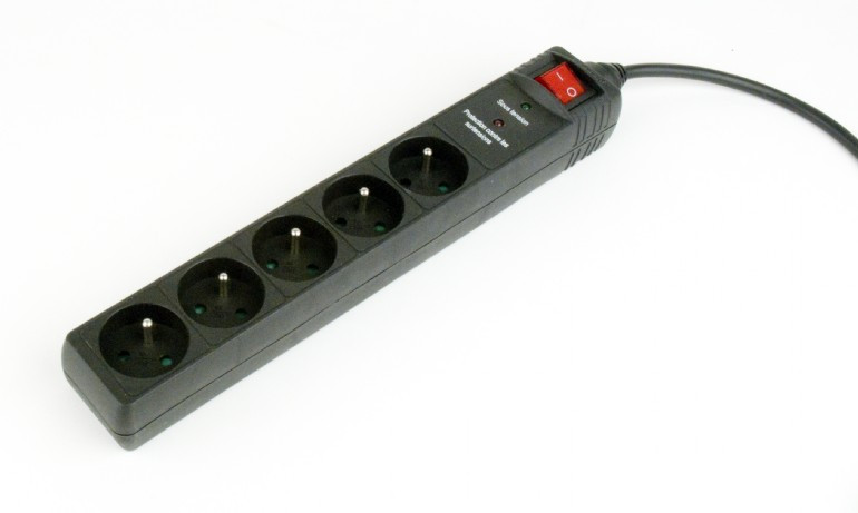 Image of Hosszabbítós elosztó 1.5m túlfeszültségvédős 5 francia aljzat fekete Gembird (SPF5-C-5)