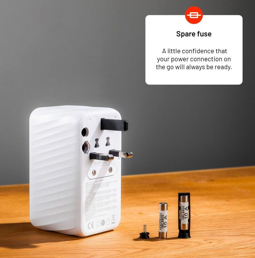 Image of Világ utazó adapter 3xUSB-C 1xUSB GaN 120W fehér FIXED Voyager (FIXCT120-3C1A-WH)